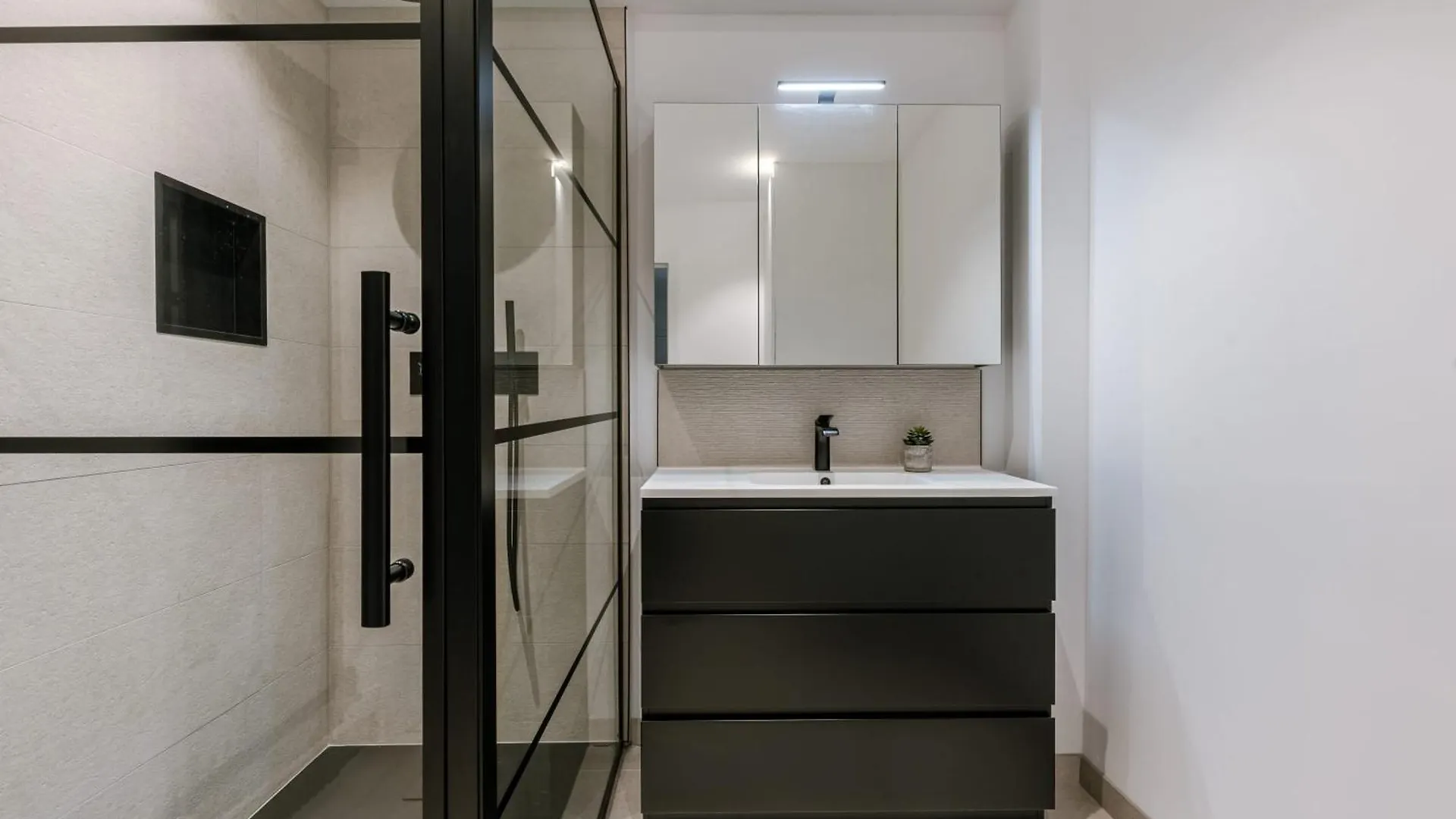Huswell - Cozy Apartment In Oostende, Pets Are Welcome