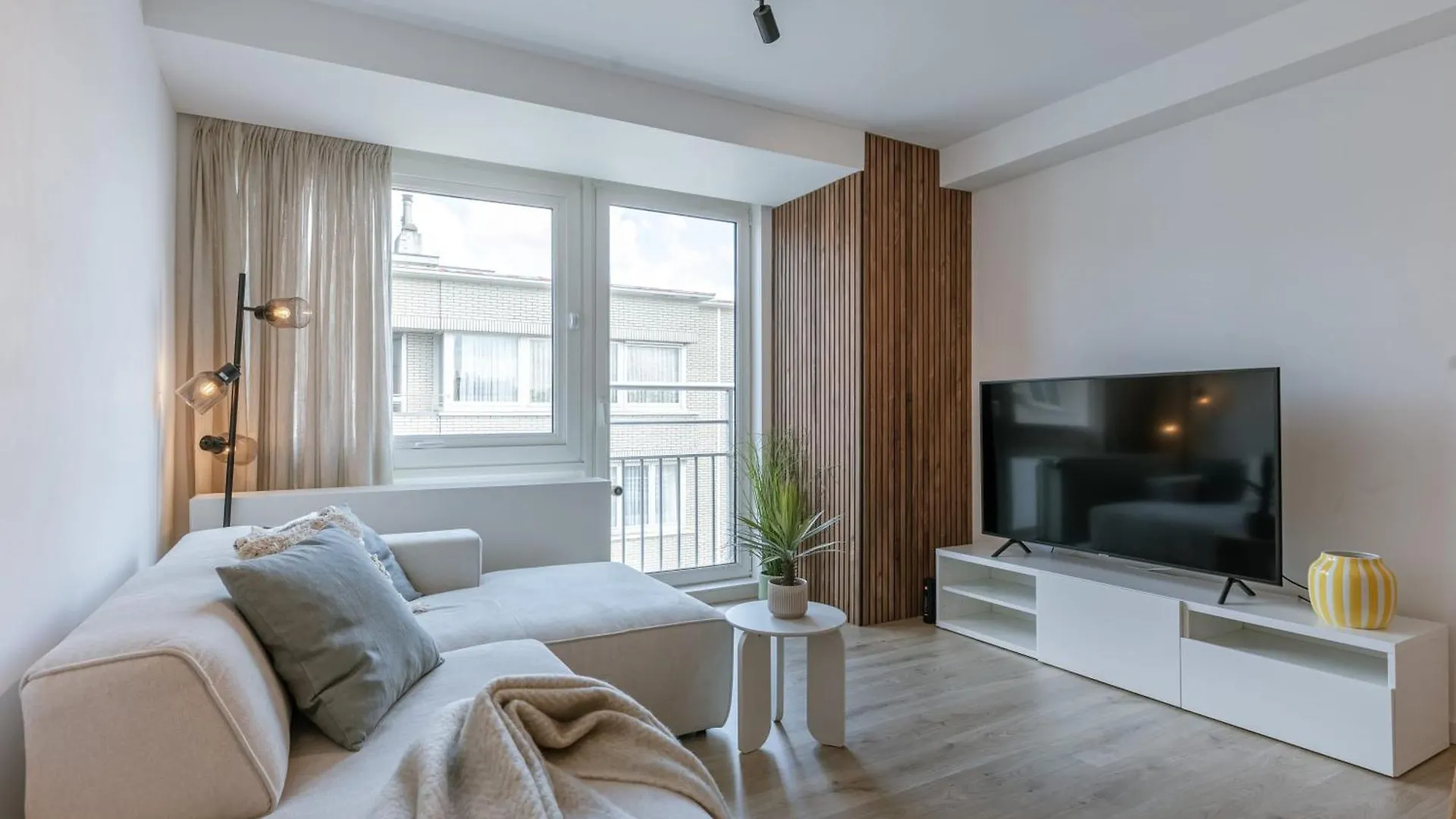 Huswell - Cozy Apartment In Oostende, Pets Are Welcome  Ostend