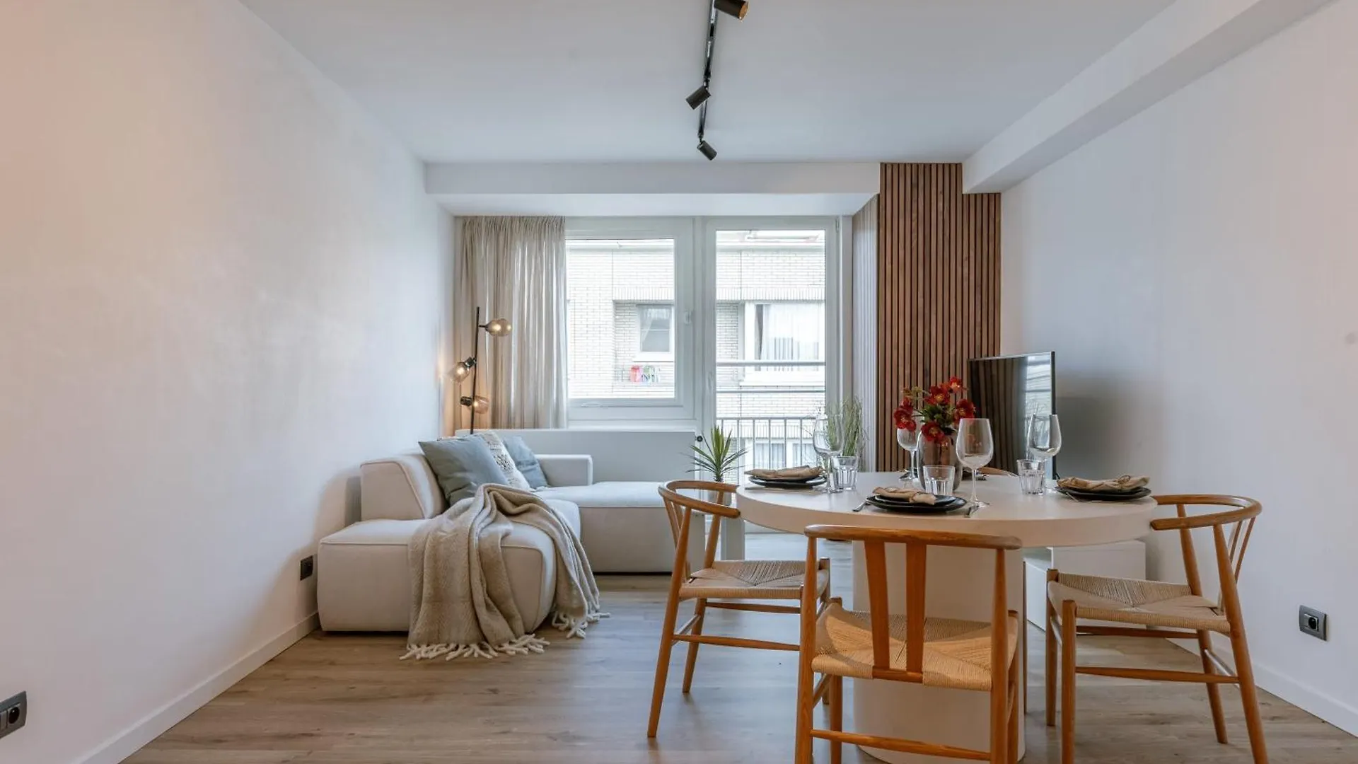 Huswell - Cozy Apartment In Oostende, Pets Are Welcome