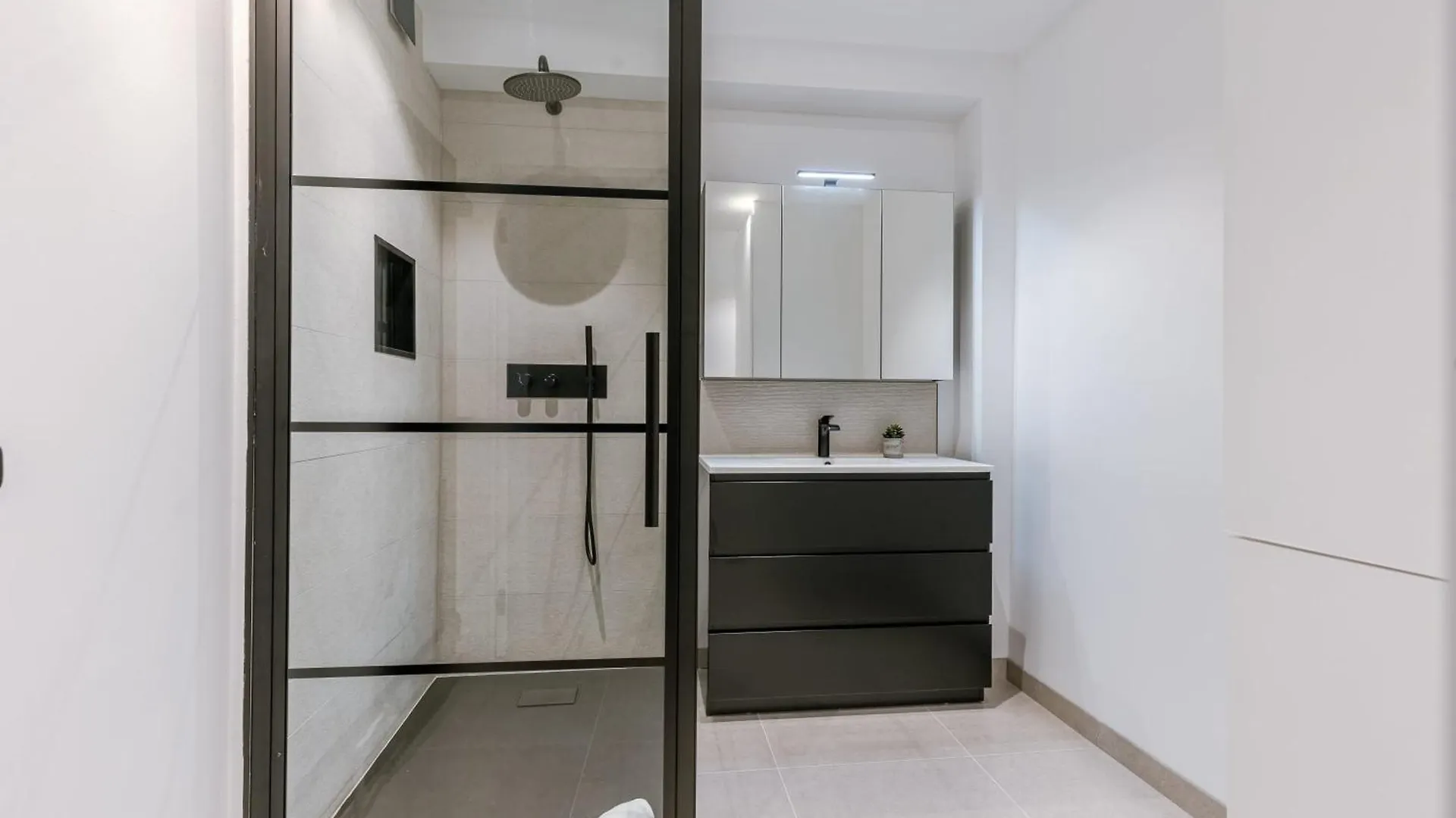 Huswell - Cozy Apartment In Oostende, Pets Are Welcome